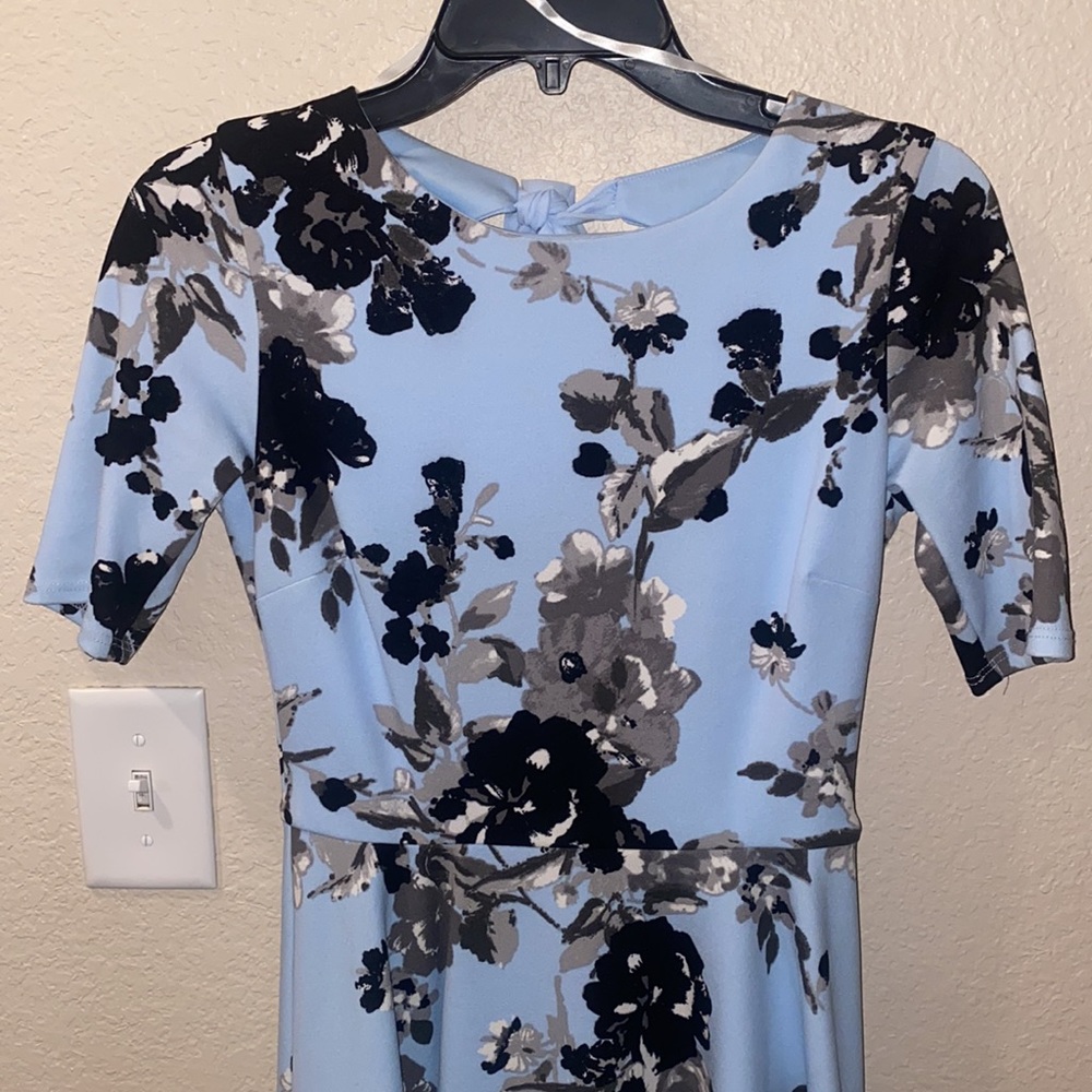 Dress - Picture 2 of 5